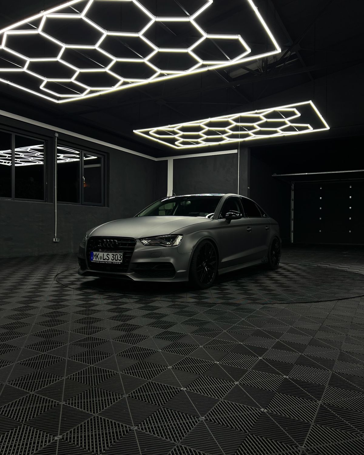 Hexo Zone™ Hexagon LED Ceiling Light – 14 hexagons with a full LED frame